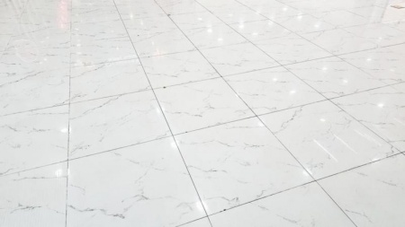 Le choix entre carrelage petit ou grand format change le rendu final de vos pi&egrave;ces